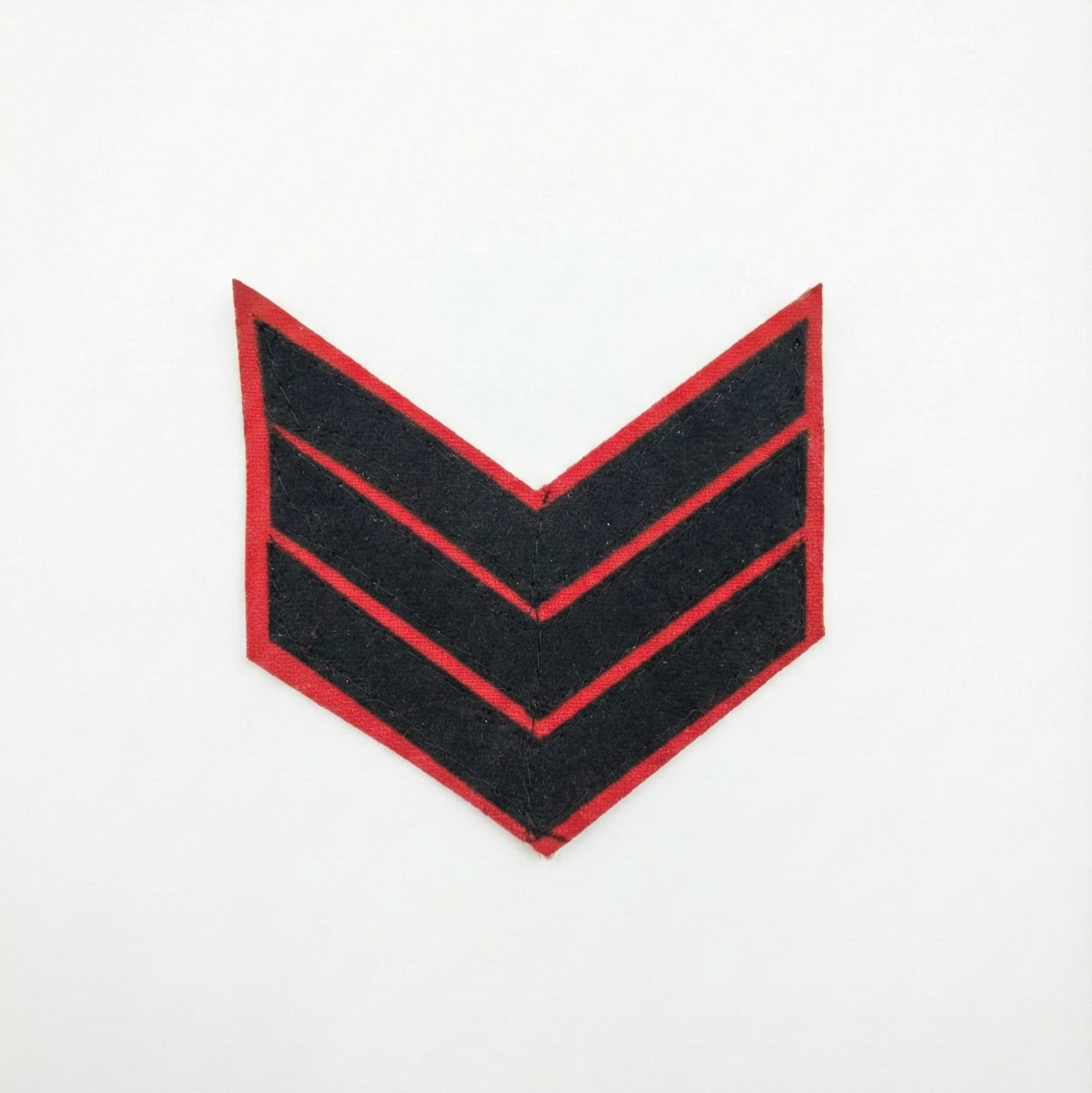NCC Army Wing Sergeant rank chevron badge – triple black stripe with red border